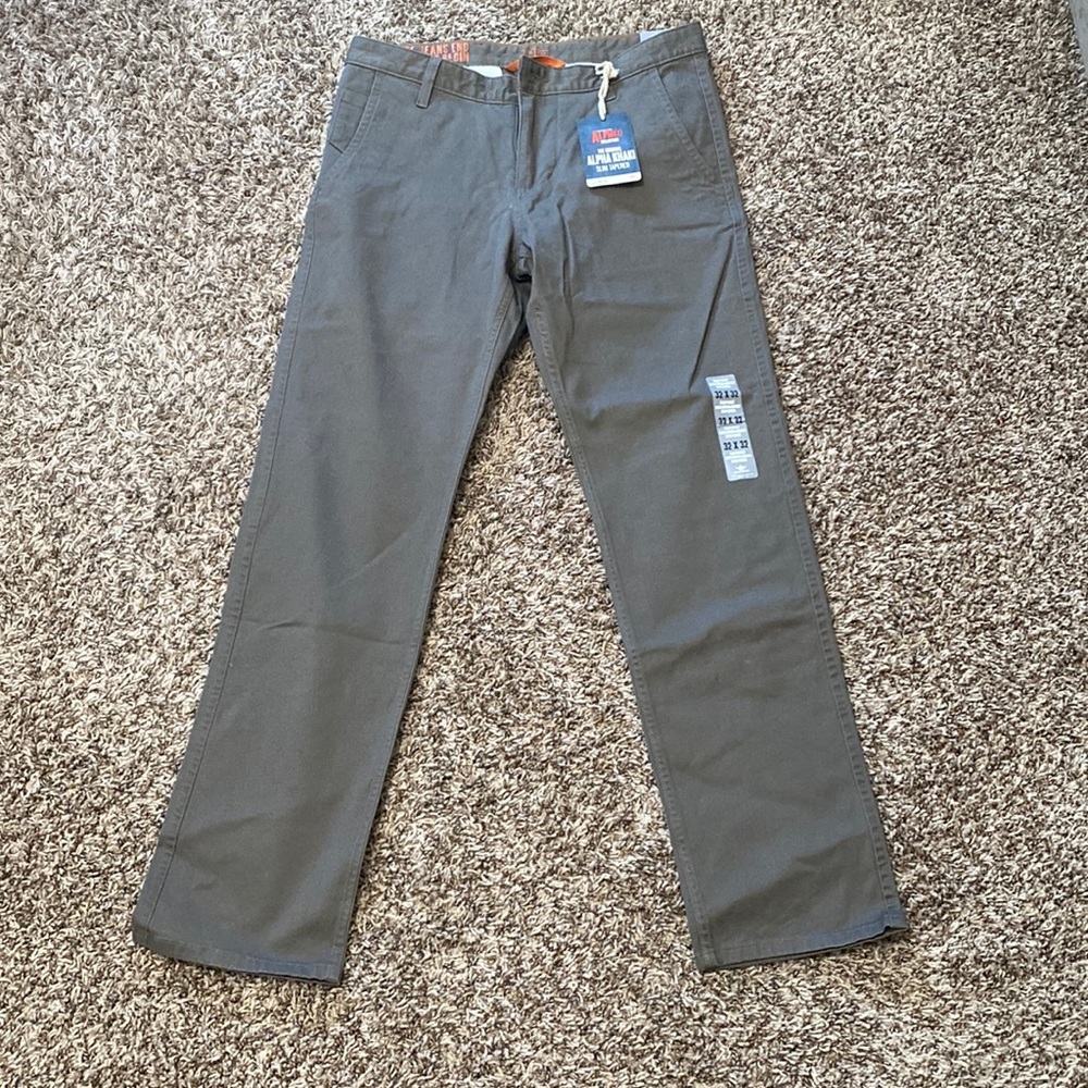 Docker’s 32x32 Alpha Khaki Slim Tapered